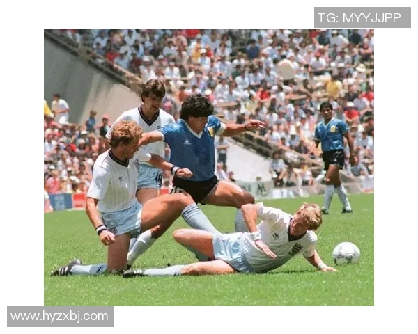 足球球星携对象甜蜜现身共谱绿茵场外的浪漫故事 足球球星携对象甜蜜现身共谱绿茵场外的浪漫故事