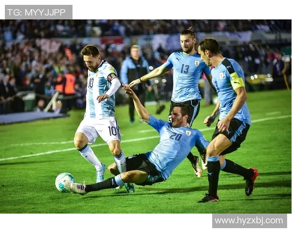 近距离观察足球球星的训练与生活细节揭示他们背后的坚韧与努力 近距离观察足球球星的训练与生活细节揭示他们背后的坚韧与努力